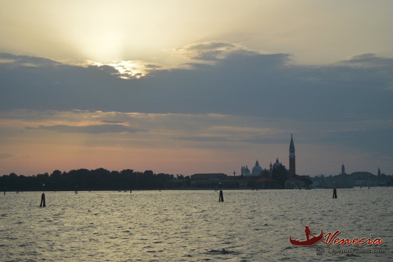 Crucero por Venecia al atardecer