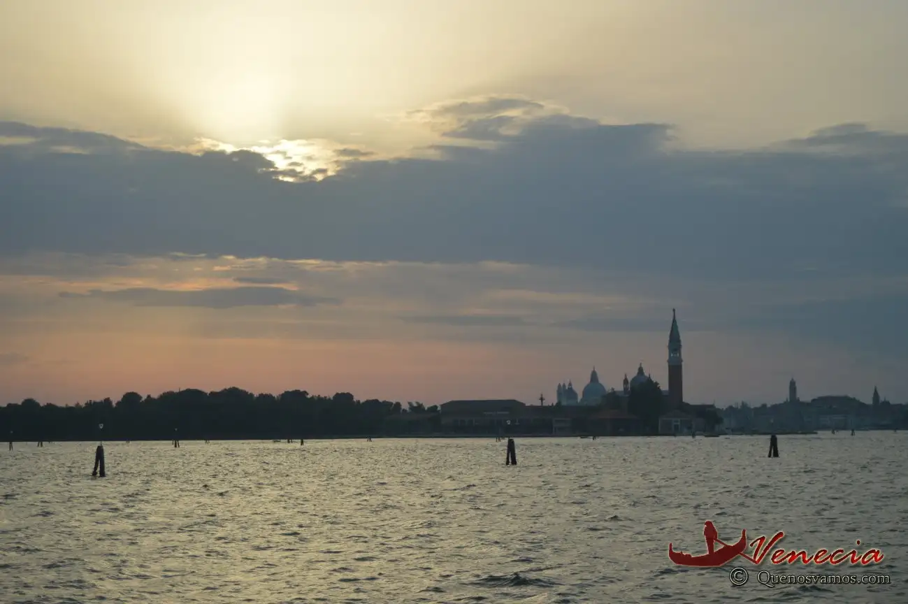 Crucero por Venecia al atardecer