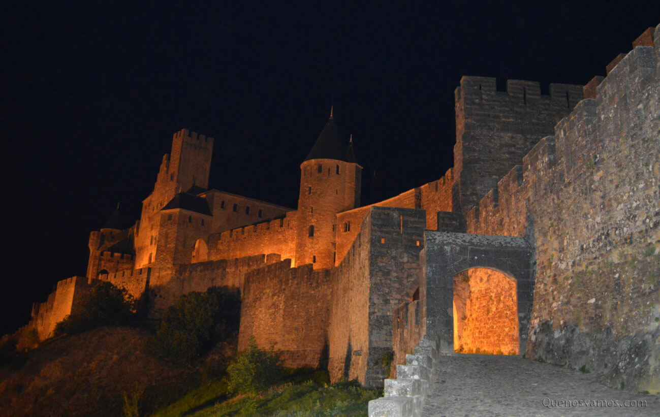 Escapada Romántica a Carcassonne imagen noche