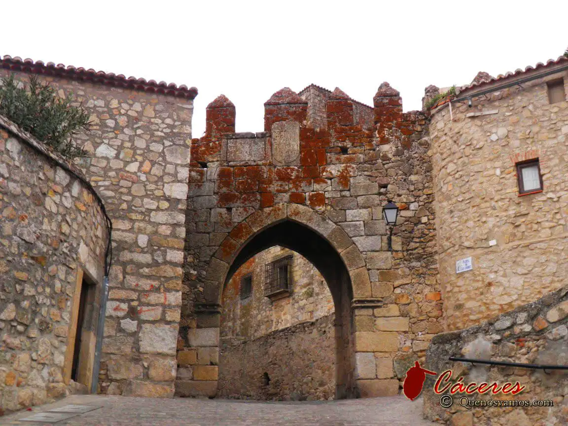 Puertas de "acceso" a Trujillo y Muralla Puertas de "acceso" a Trujillo y Muralla