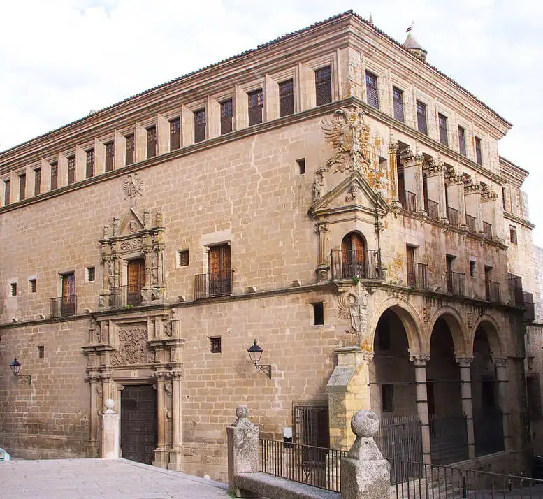 Palacio de los Carvajal Vargas Palacio de los Carvajal Vargas