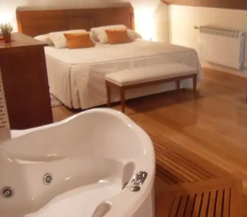 Hotel con Jacuzzi Privado en la habitación en Ávila Hotel con Jacuzzi Privado en la habitación en Ávila