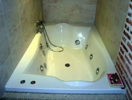 hotel con jacuzzi en la habitación Ávila