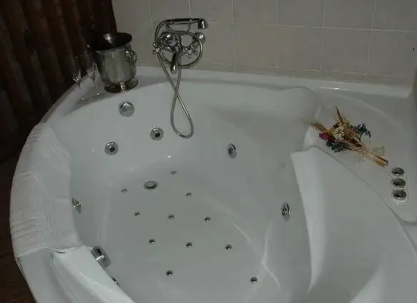 habitación con jacuzzi Ávila