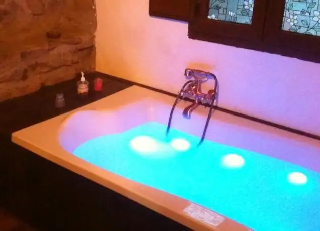 Hotel con Jacuzzi Privado en la habitación en Ávila Hotel con Jacuzzi Privado en la habitación en Ávila