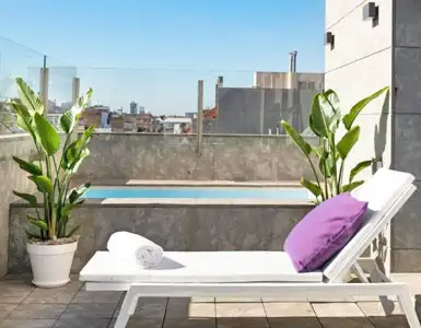 Hotel con piscina privada en la habitación Barcelona