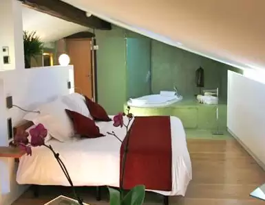 Hotel Rural con Jacuzzi en la habitación Barcelona