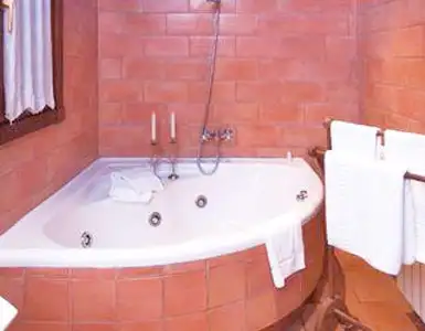 Hoteles con jacuzzi en la habitación Cuenca, Jábaga