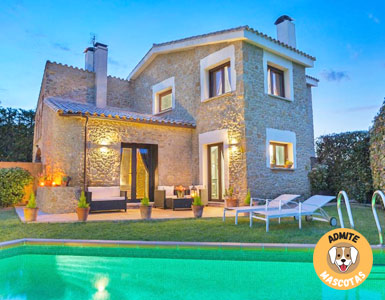 Hoteles con piscina en la habitación Girona