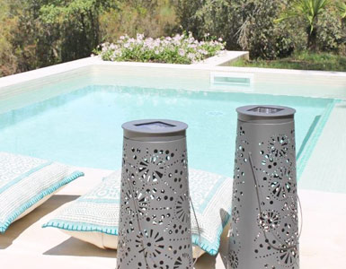 Hoteles con piscina en la habitación Girona