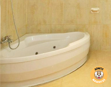 Hoteles con jacuzzi en la habitación Girona
