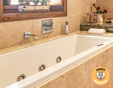 Hoteles con jacuzzi en la habitación Girona