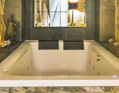 Hoteles con bañera de hidromasaje en la habitación Huesca