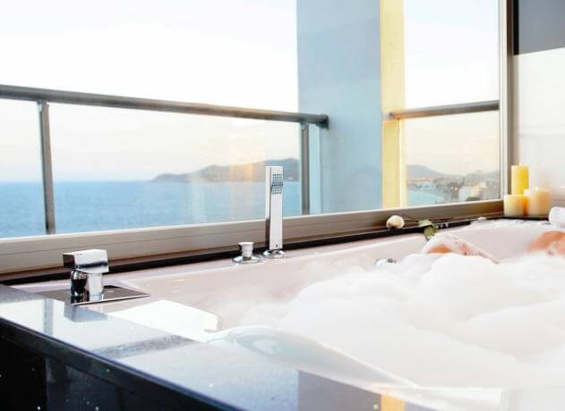 Hotel con Jacuzzi Privado en la habitación en Ibiza