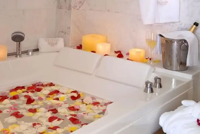 Hoteles con jacuzzi privado en la habitación en Ibiza Hoteles con jacuzzi privado en la habitación en Ibiza