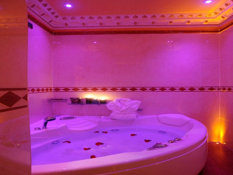 Hotel con Jacuzzi en la habitación Roma