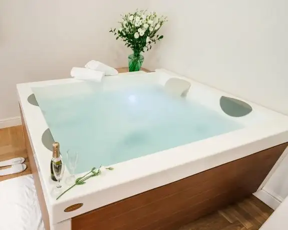 Hoteles con Jacuzzi privado en la habitación Roma