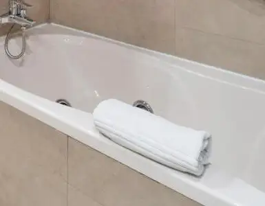 habitacion con bañera de hidromasaje malaga