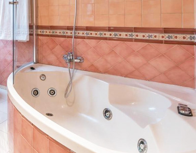 habitacion con jacuzzi privado malaga