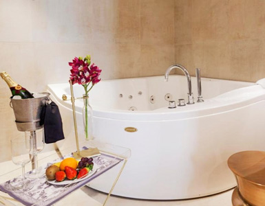hotel con jacuzzi en la habitacion malaga